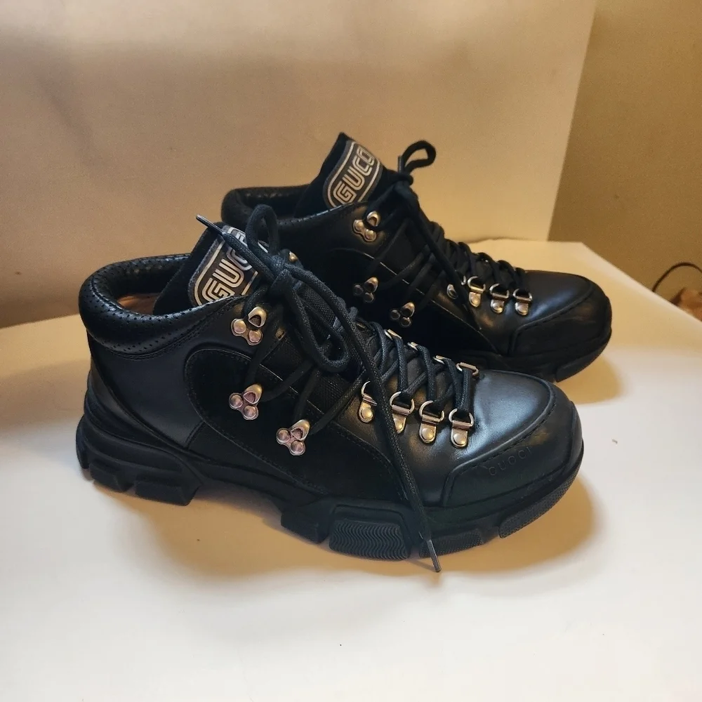 Gucci Flashtrek sneakers size 8 in EUC